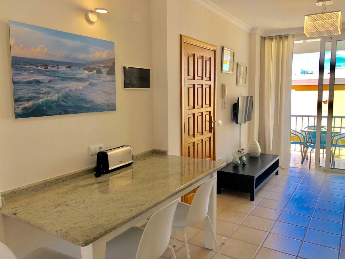 Apartamentos El Faro Puerto De Naos Kültér fotó