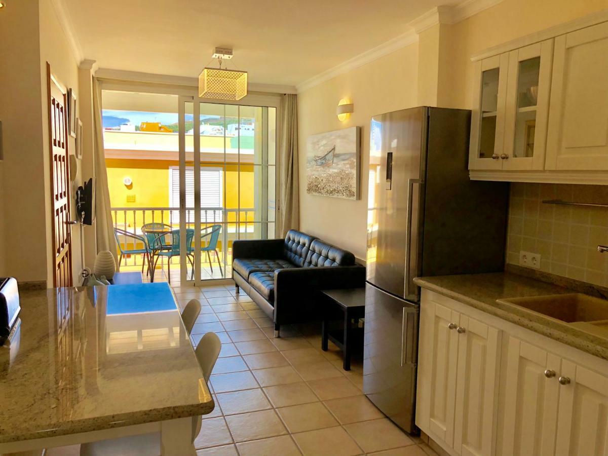 Apartamentos El Faro Puerto De Naos Kültér fotó