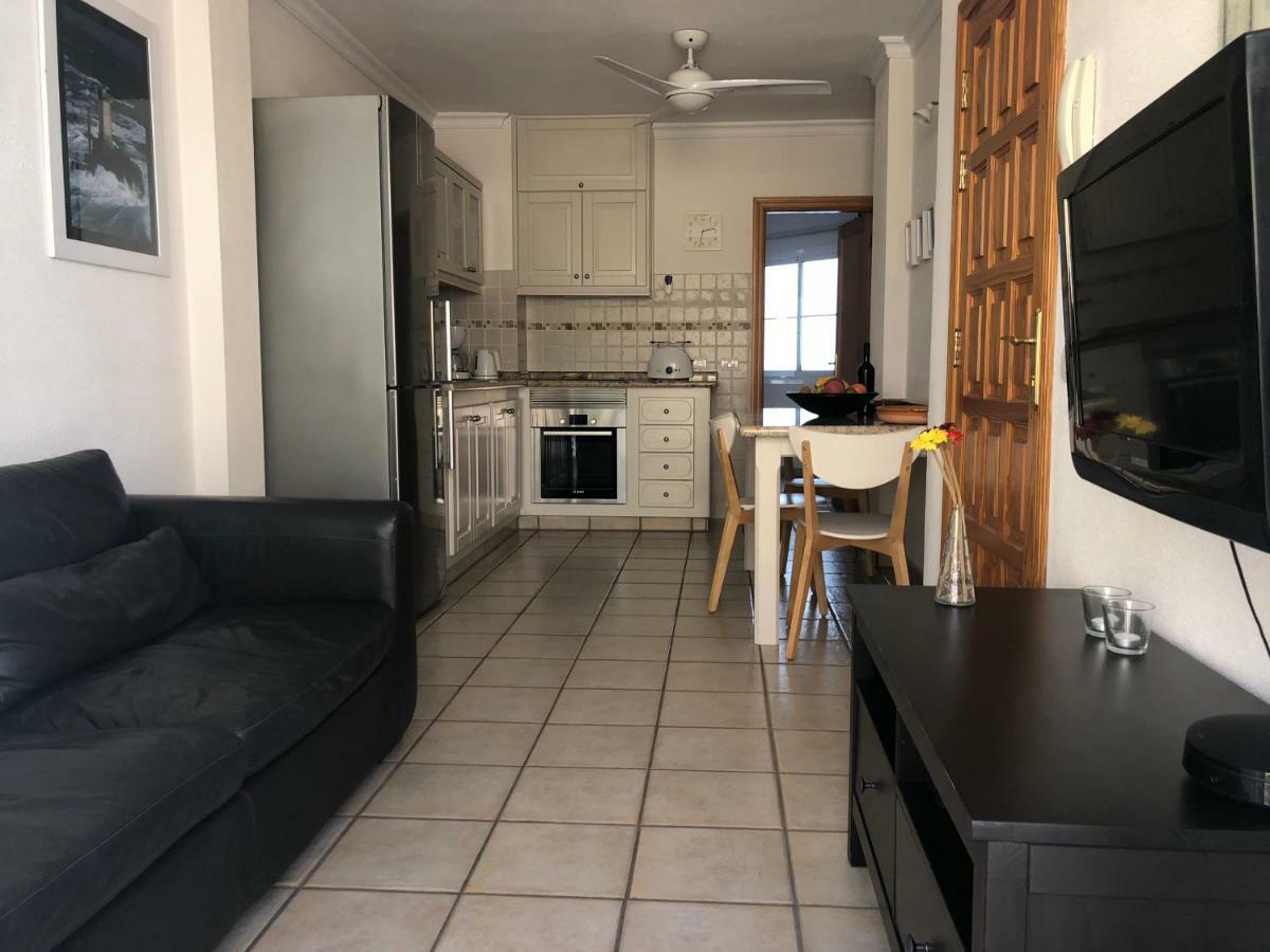 Apartamentos El Faro Puerto De Naos Kültér fotó